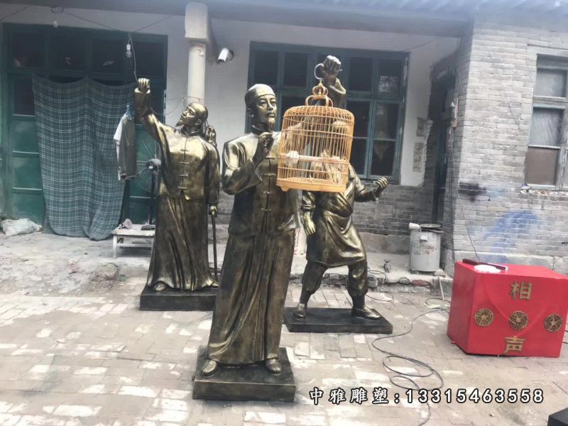 公园铜雕遛鸟人物
