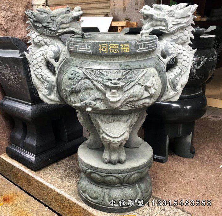 广场石雕三足鼎
