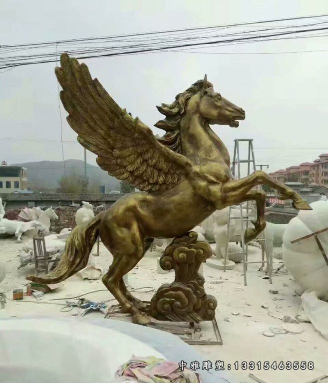 广场铜雕飞马