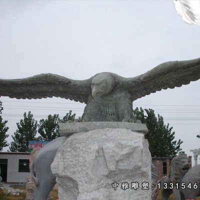 大型石雕展翅雄鹰