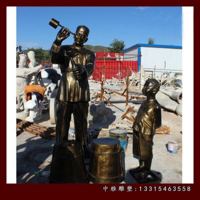 步行街打油人物铜雕