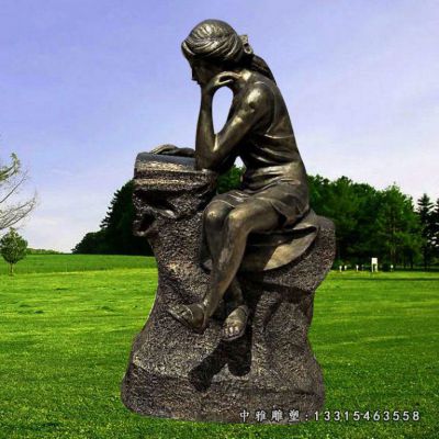 铜雕公园看书人物