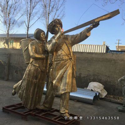 广场铜雕少数民族人物