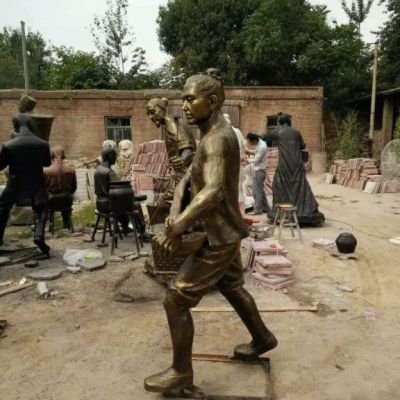 播撒种子农耕人物铜雕