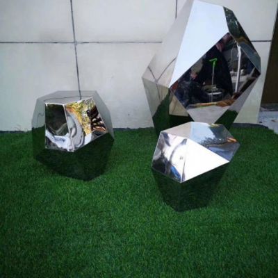 广场不锈钢风景石雕塑