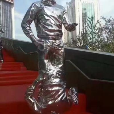 不锈钢城市人物雕塑