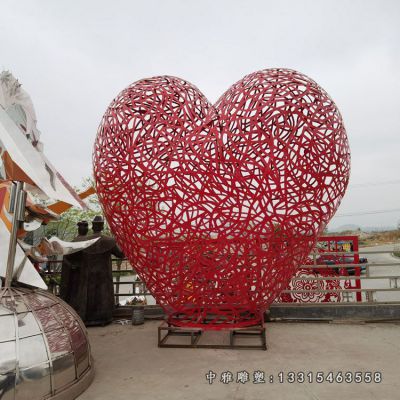 爱心景观不锈钢雕塑