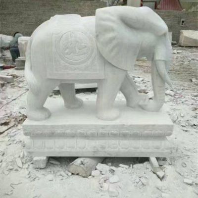 石雕卷鼻动物大象