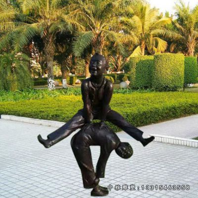 铜雕跳山羊人物