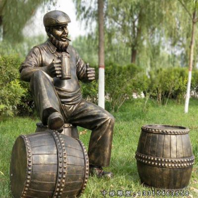 户外喝酒铜雕人物