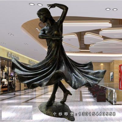 广场跳舞铜雕人物