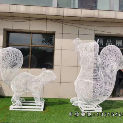 镂空不锈钢松鼠雕塑 
