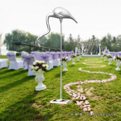 草坪火烈鸟不锈钢雕塑