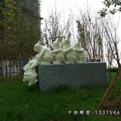 公园石雕兔子