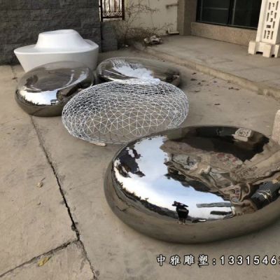 不锈钢镜面鹅卵石雕塑