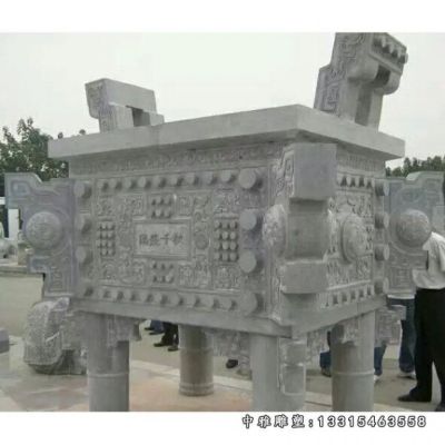 广场四足鼎石雕