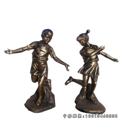 铜雕公园踢毽子人物