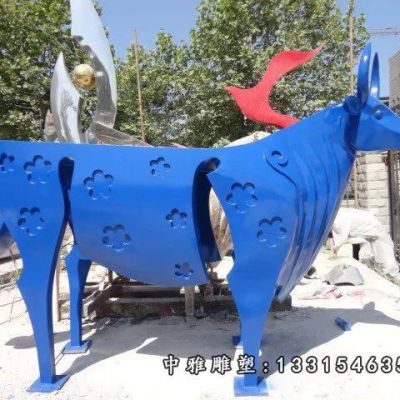 不锈钢抽象牛摆件