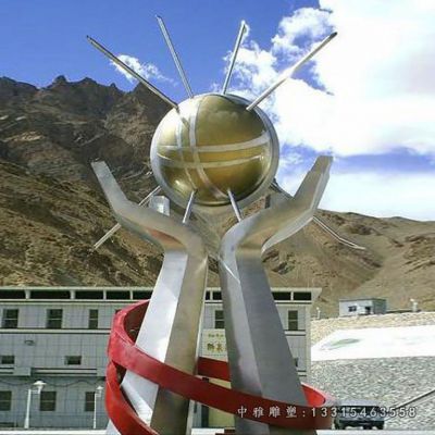 广场双手不锈钢雕塑
