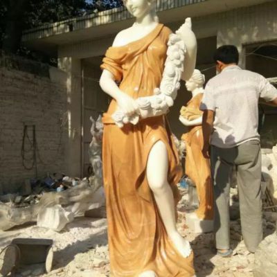 西方人物广场石雕塑