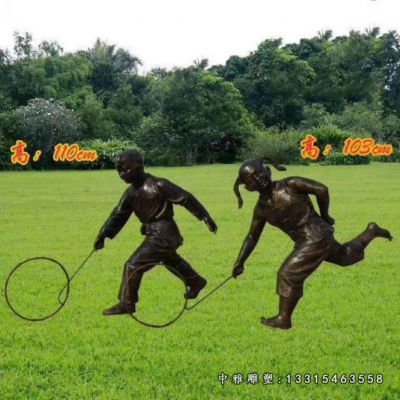 玩耍铜雕滚铁环儿童