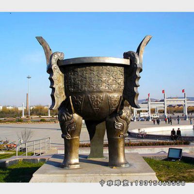 寺院三足鼎铜雕