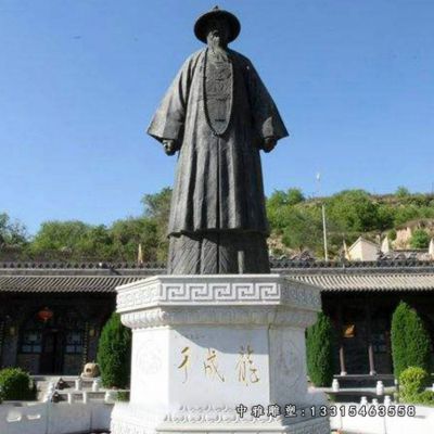 铜雕广场于成龙