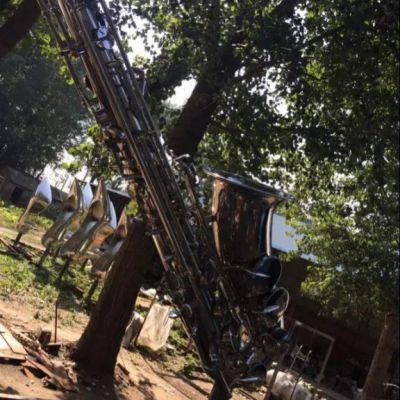 不锈钢广场萨克斯雕塑