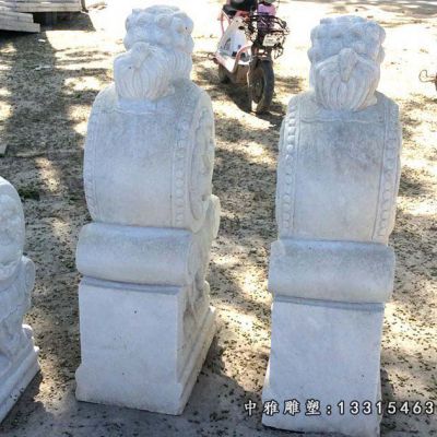 门口石雕狮子抱鼓石