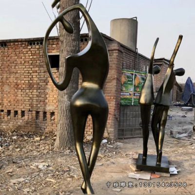 小区跳舞铜雕人物