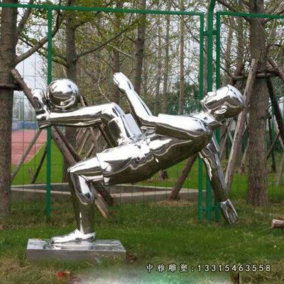 不锈钢户外踢足球人物