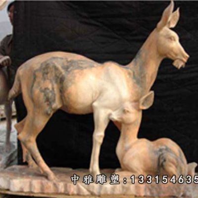 晚霞红石雕小鹿