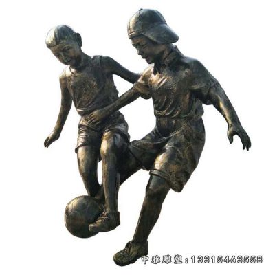 踢足球铜雕人物