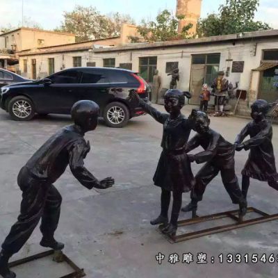 铜雕老鹰捉小鸡