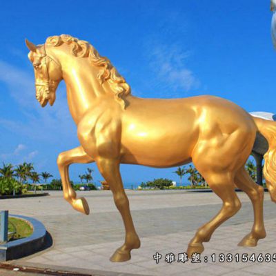 广场铜马雕塑