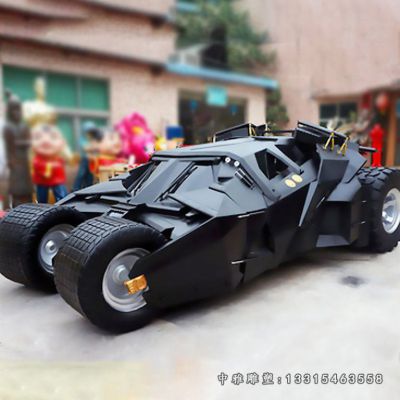 奔马、雄狮、展翅欲飞的雄鹰是最常见的，它表达了在飞速发展中的自我陶醉；火箭和它的飞行轨迹、原子微粒的结构雕塑往往伫立在一