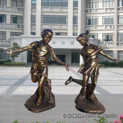 铜雕踢毽子人物雕塑