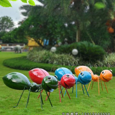 不锈钢彩绘蚂蚁雕塑