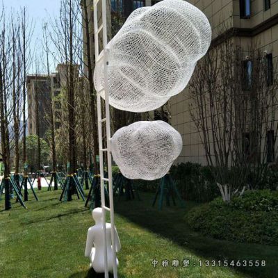 不锈钢草坪云朵雕塑