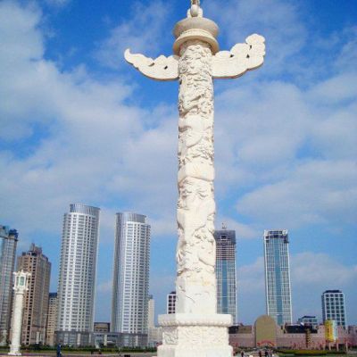 石雕广场龙柱雕塑