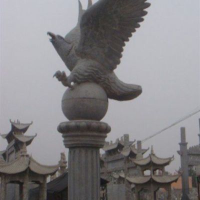 广场石雕动物鹰