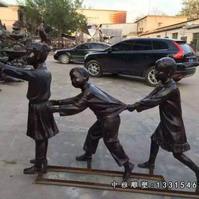 铜雕老鹰捉小鸡小孩