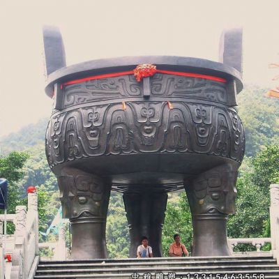 大型铜雕三足鼎