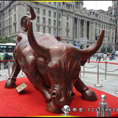广场铜牛雕塑