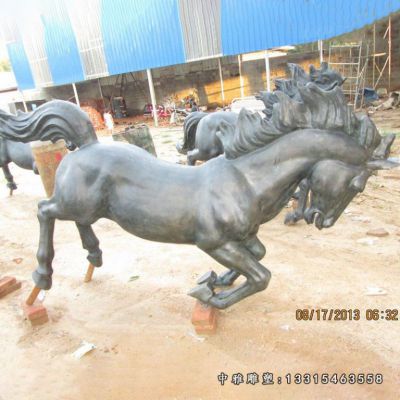 铜雕广场动物马