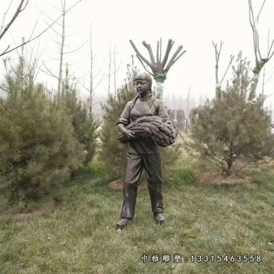 农耕主题铜雕人物