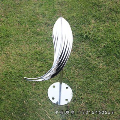 不锈钢草坪小鱼雕塑