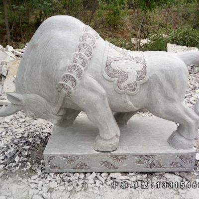 石雕广场开荒牛雕塑