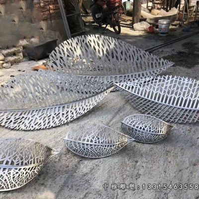 不锈钢镂空树叶雕塑