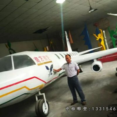 广场不锈钢飞机雕塑